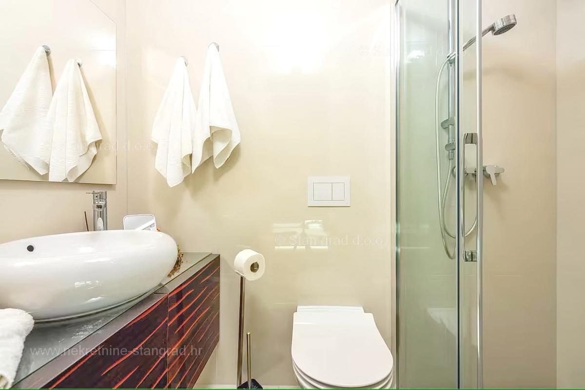 Malinska, luksuzen apartma z vrtom blizu morja!