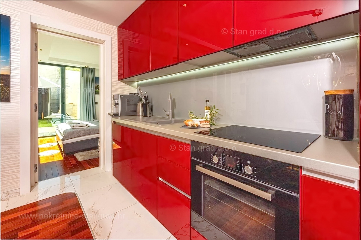 Malinska, luksuzen apartma z vrtom blizu morja!