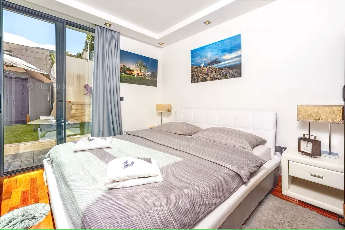 Malinska, luksuzen apartma z vrtom blizu morja!