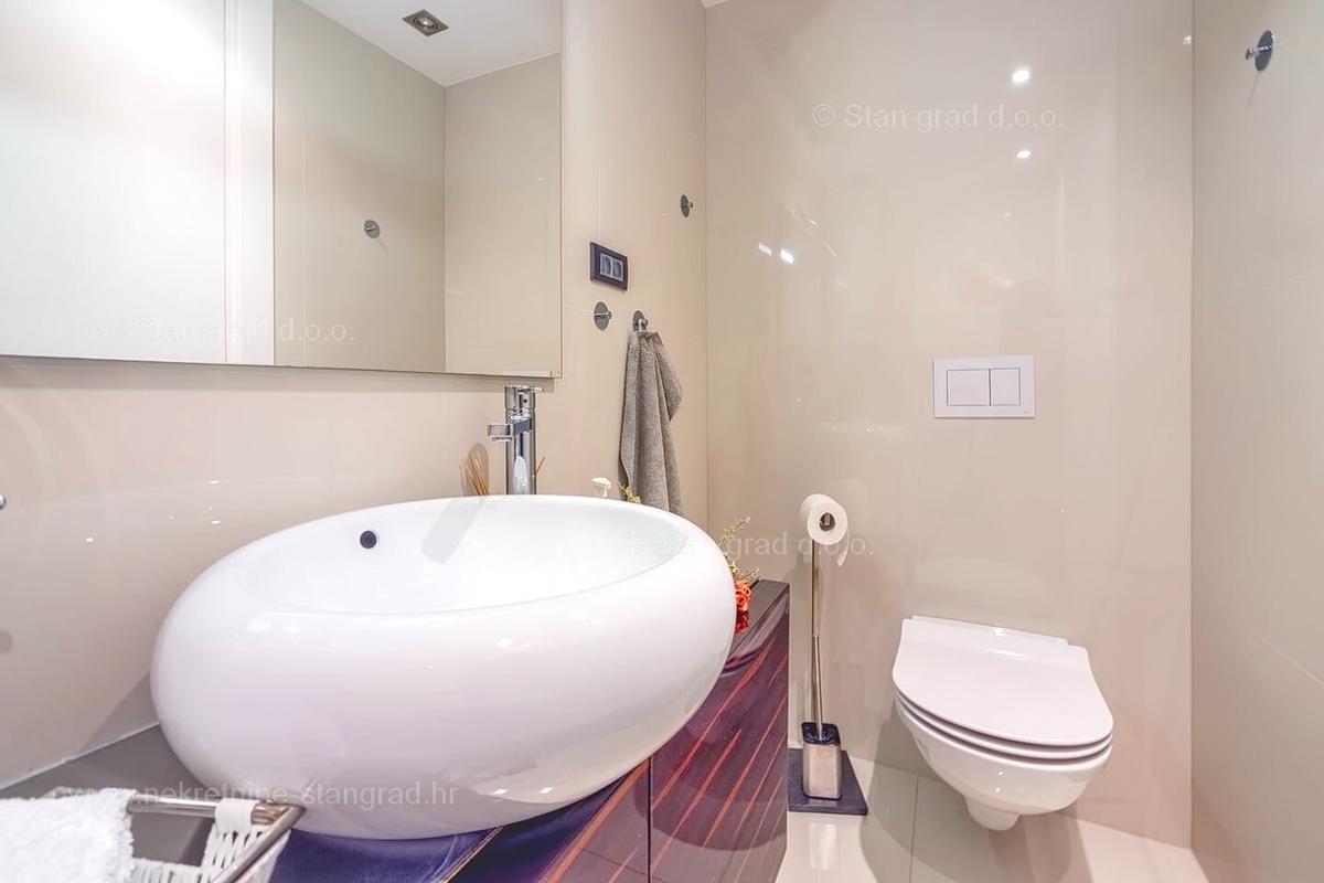 Malinska, luksuzen apartma z vrtom blizu morja!