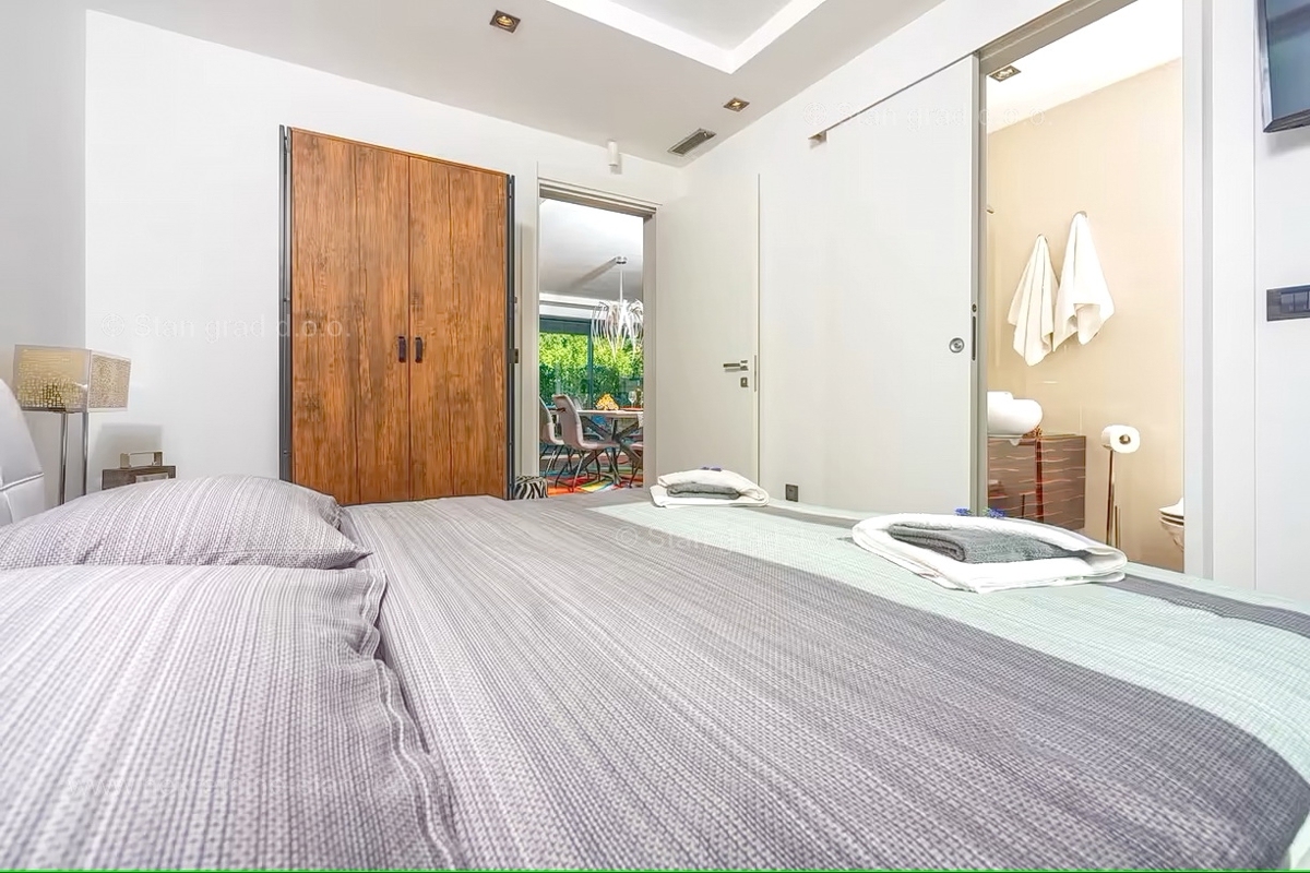Malinska, luksuzen apartma z vrtom blizu morja!