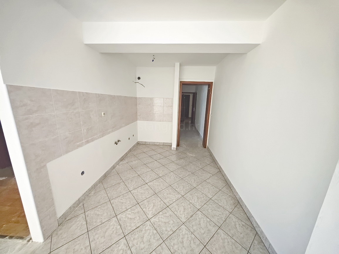 Njivice, apartma na odlični lokaciji s pogledom na morje!