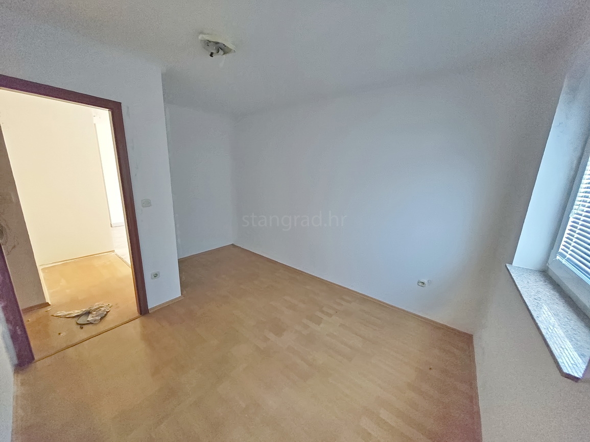 Njivice, apartma na odlični lokaciji s pogledom na morje!