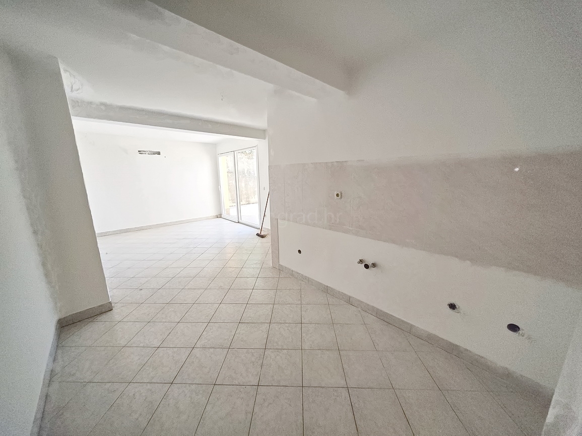 Njivice, apartma na odlični lokaciji s pogledom na morje!