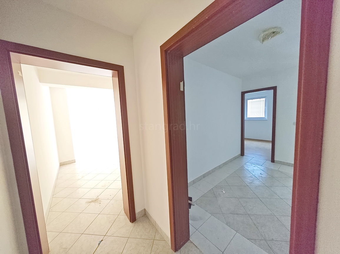 Njivice, apartma na odlični lokaciji s pogledom na morje!