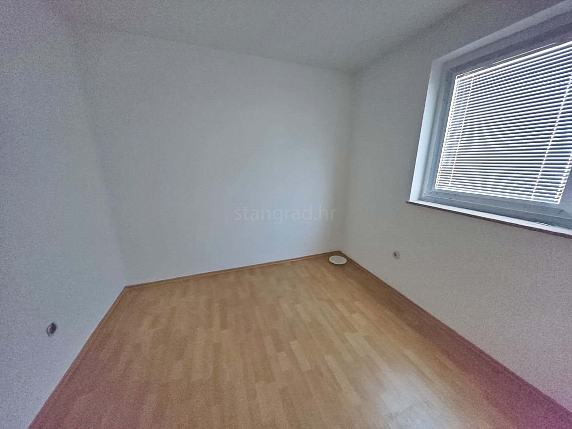Njivice, apartma na odlični lokaciji s pogledom na morje!