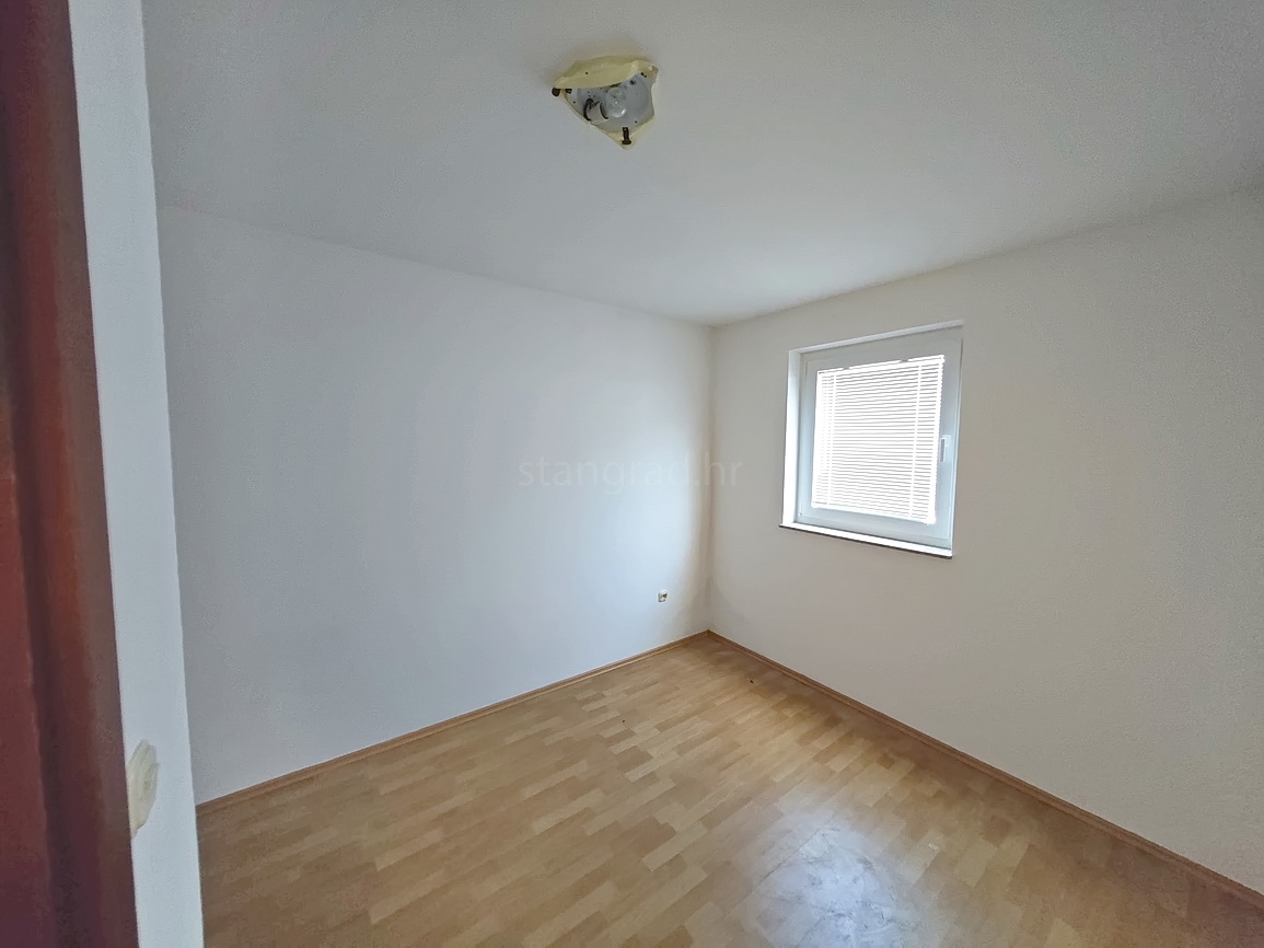 Njivice, apartma na odlični lokaciji s pogledom na morje!
