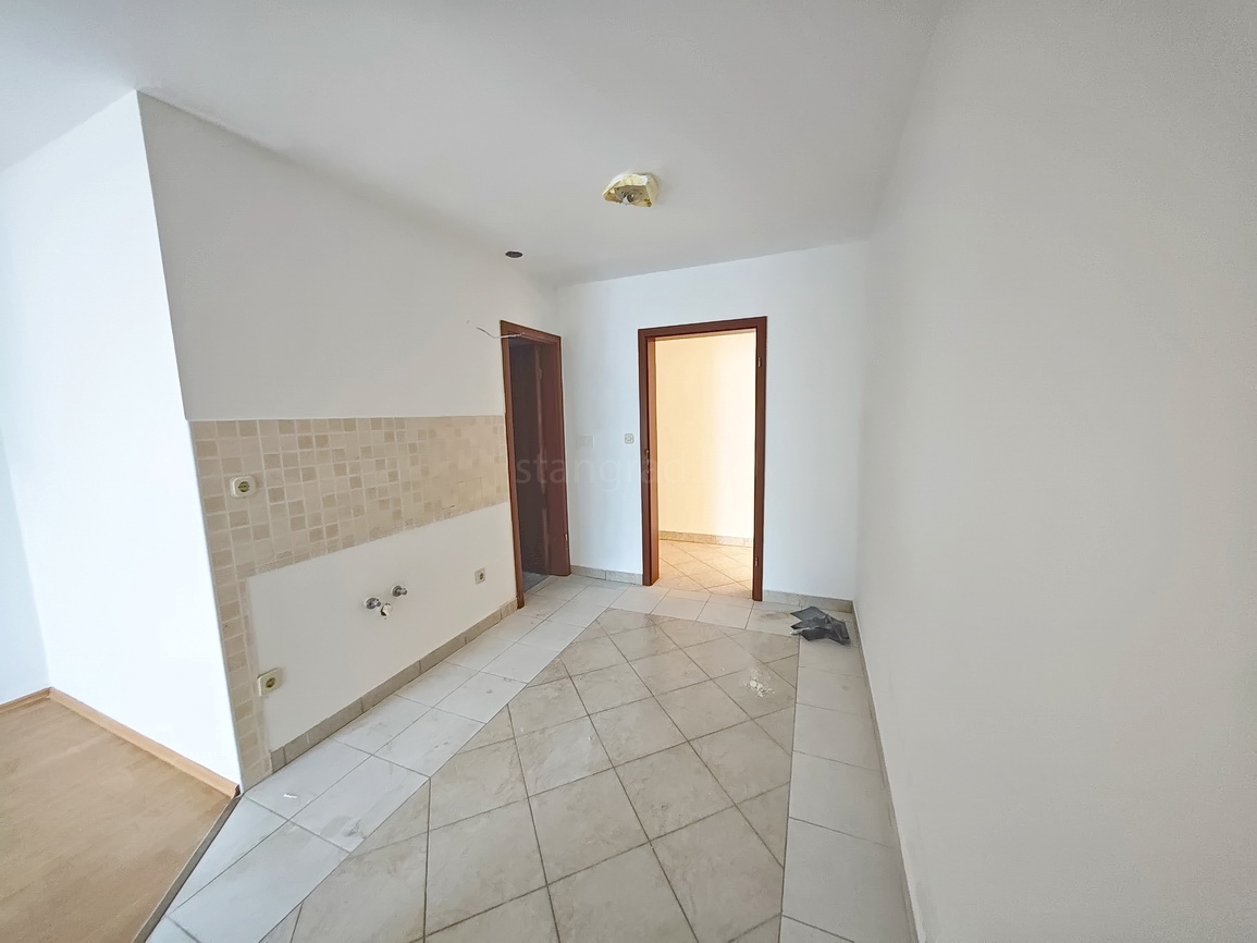 Njivice, apartma na odlični lokaciji s pogledom na morje!