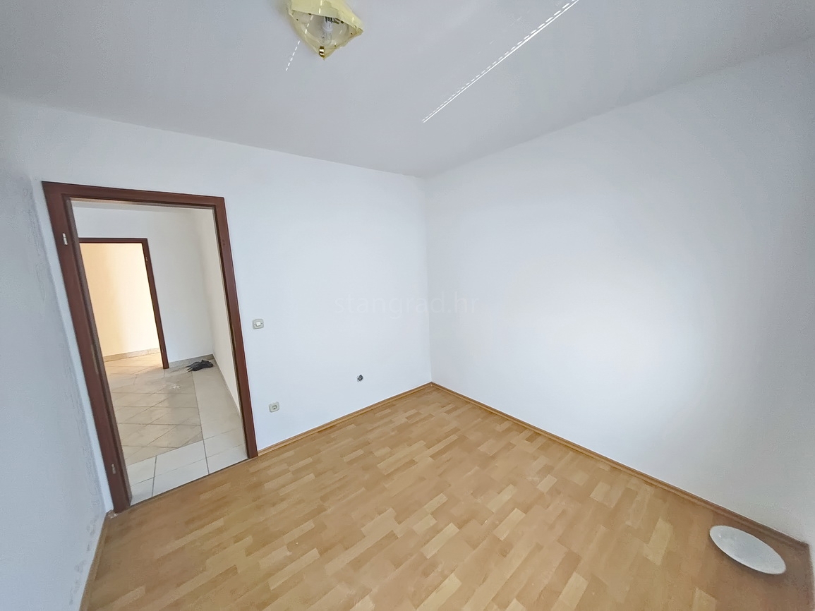 Njivice, apartma na odlični lokaciji s pogledom na morje!