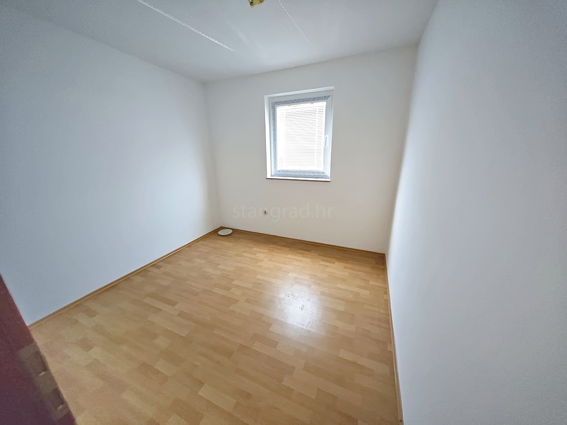 Njivice, apartma na odlični lokaciji s pogledom na morje!