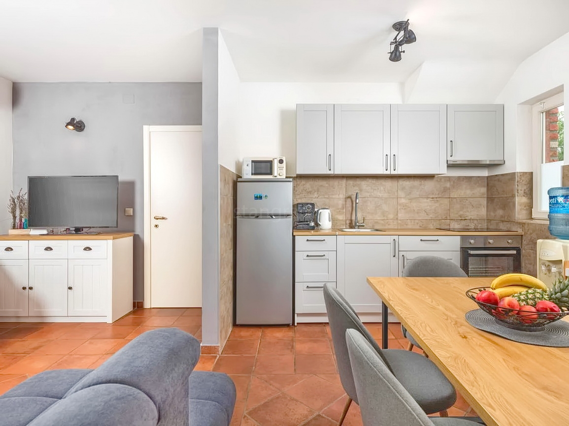 Uvala Soline, polsamostojna hiša z bazenom in vrtom na mirni lokaciji!