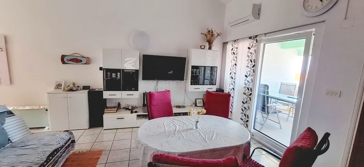 Malinska, popolnoma opremljeno stanovanje v 2. nadstropju, blizu morja!