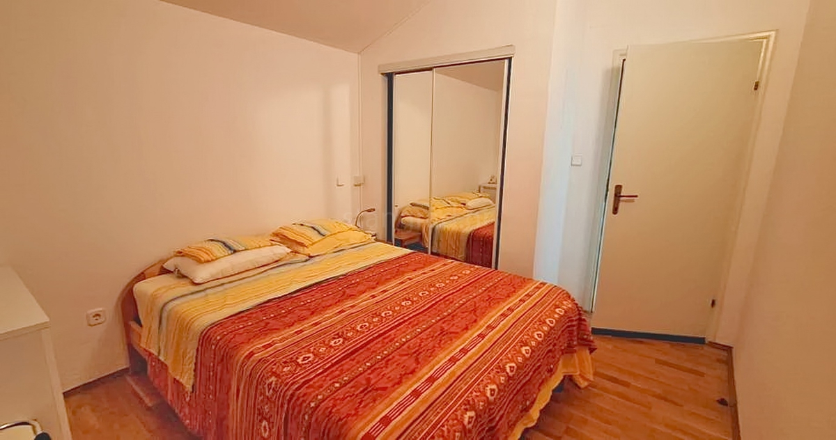 Malinska, popolnoma opremljeno stanovanje v 2. nadstropju, blizu morja!