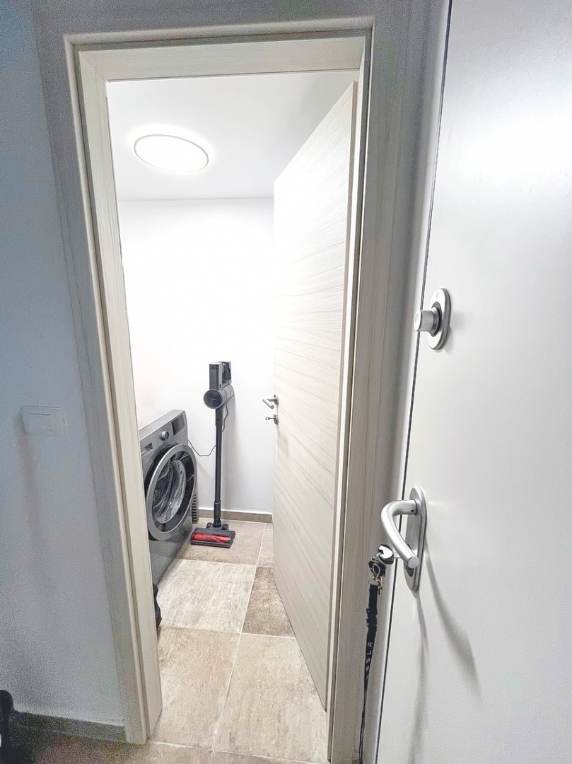 Malinska, moderno stanovanje v pritličju s prostornim vrtom!