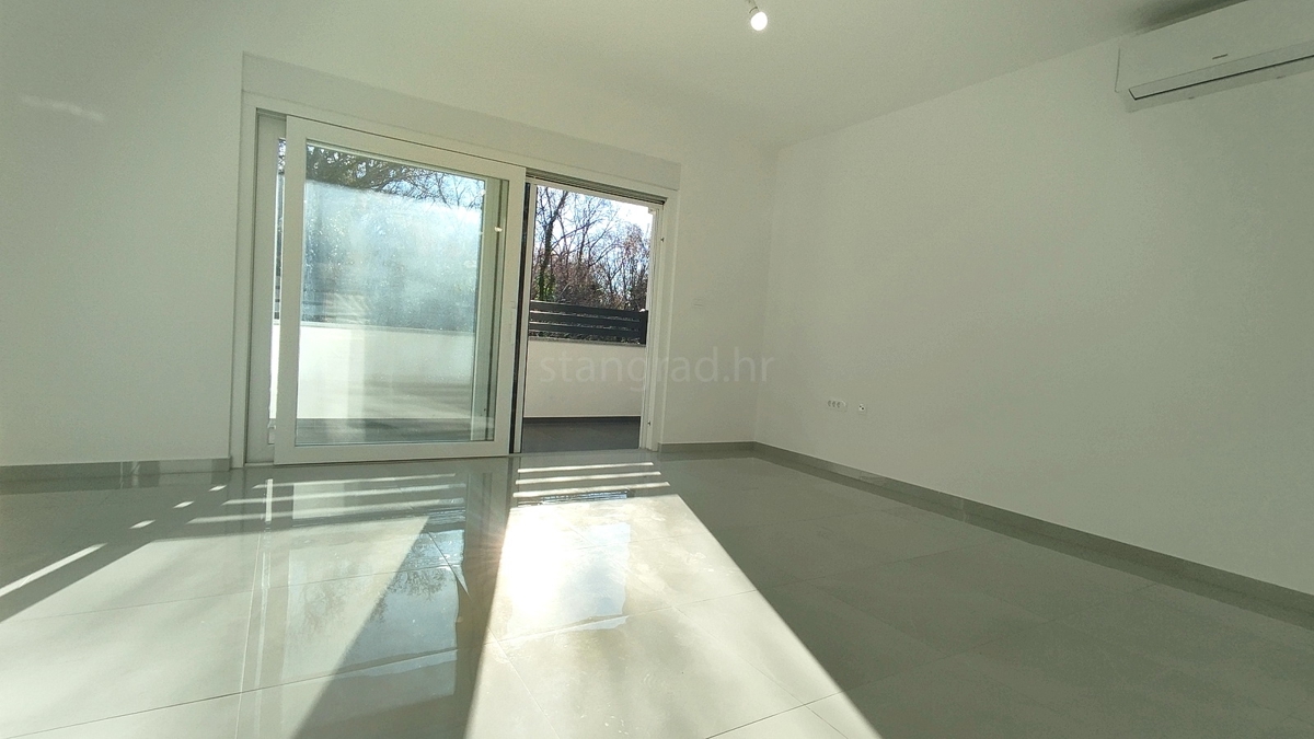 Okolica Crikvenice, novi trisobni stan v prvem nadstropju!