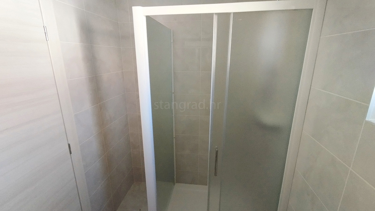 Okolica Crikvenice, novi trisobni stan v prvem nadstropju!