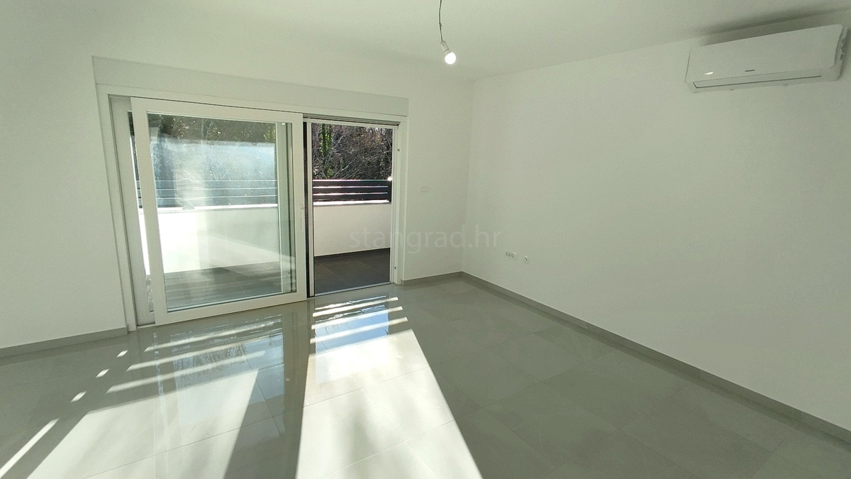 Okolica Crikvenice, novi trisobni stan v prvem nadstropju!