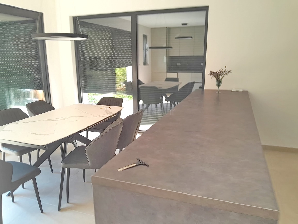 Malinska, nov dupleks apartma z bazenom, 200 m od morja !!
