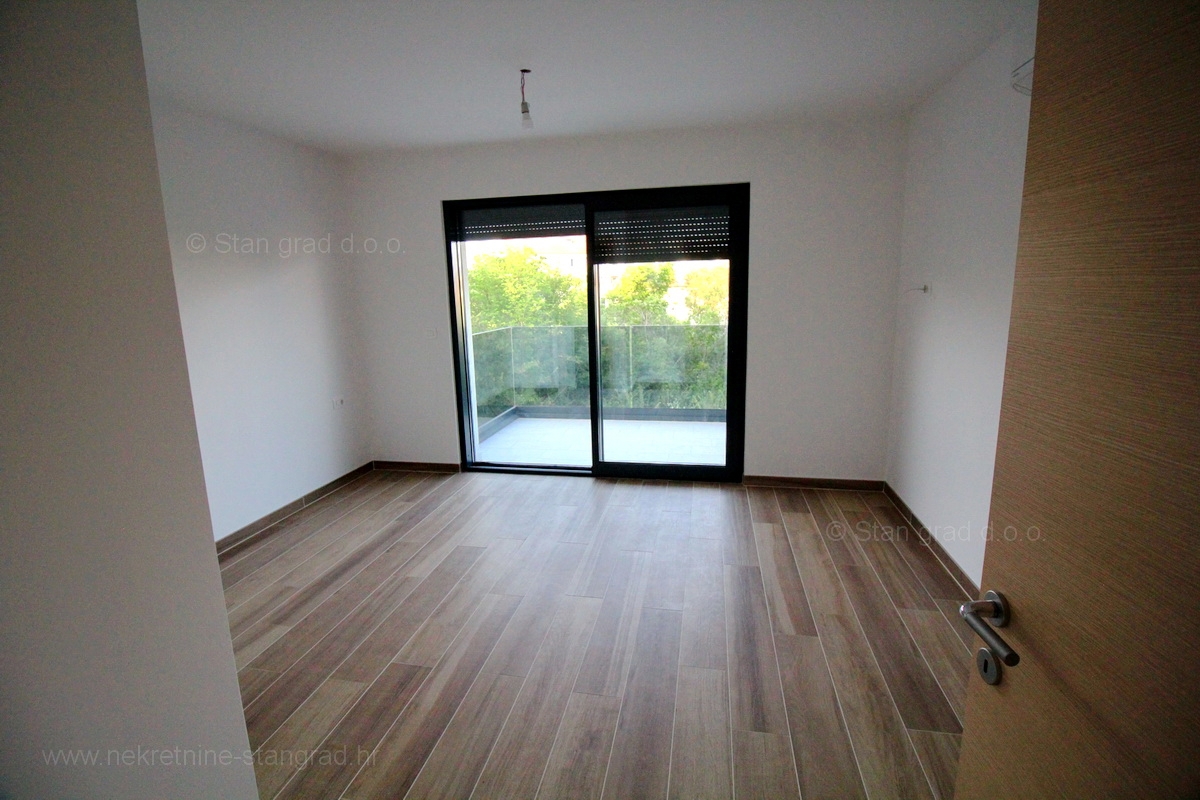 Malinska, nov dupleks apartma z bazenom, 200 m od morja !!