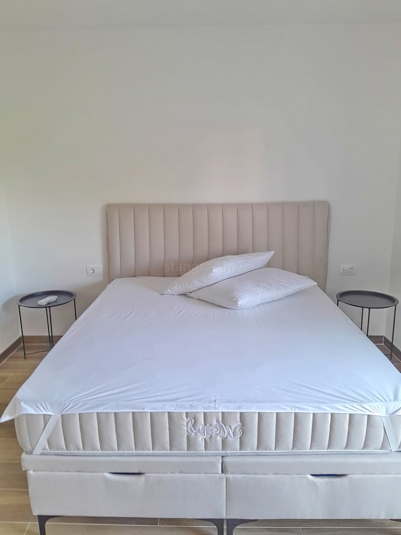 Malinska, nov dupleks apartma z bazenom, 200 m od morja !!