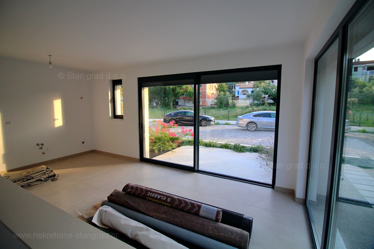 Malinska, nov dupleks apartma z bazenom, 200 m od morja !!