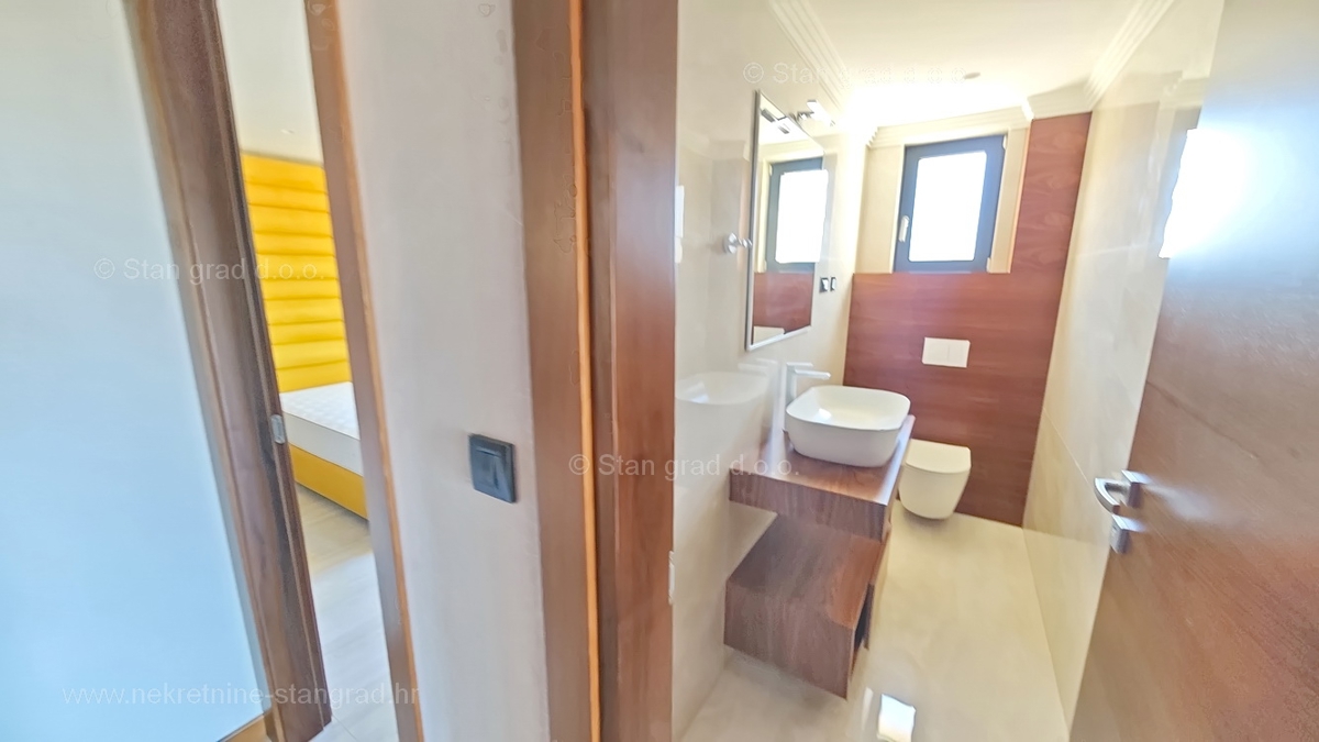 Malinska, novogradnja, moderno zasnovan penthouse s pogledom na morje in bazenom
