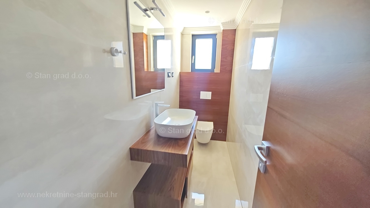 Malinska, novogradnja, moderno zasnovan penthouse s pogledom na morje in bazenom