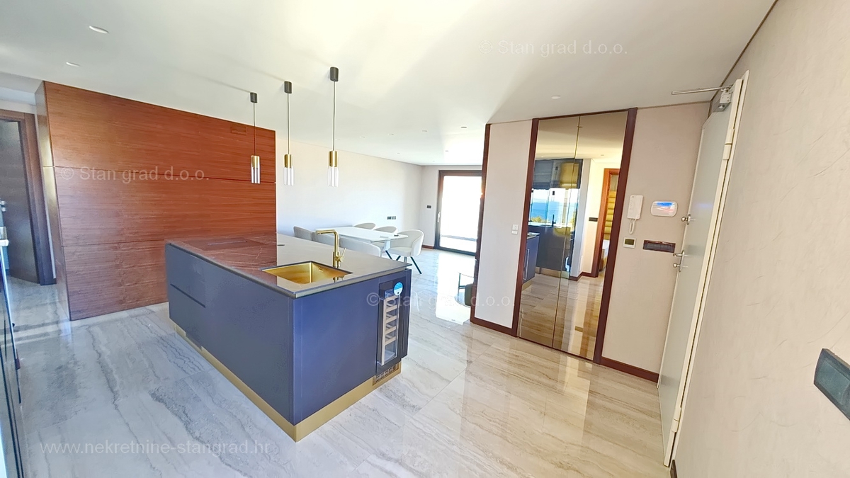 Malinska, novogradnja, moderno zasnovan penthouse s pogledom na morje in bazenom