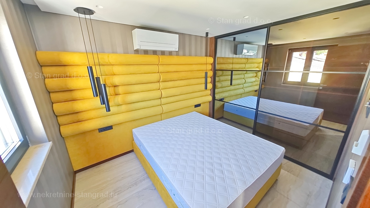 Malinska, novogradnja, moderno zasnovan penthouse s pogledom na morje in bazenom