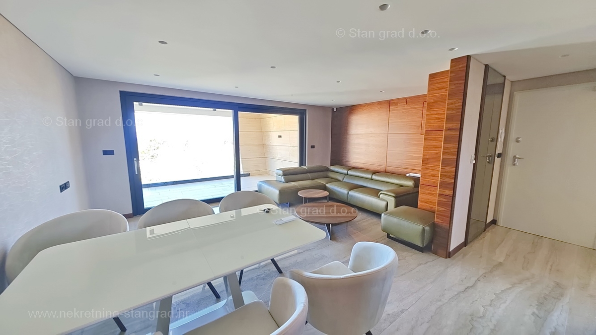Malinska, novogradnja, moderno zasnovan penthouse s pogledom na morje in bazenom
