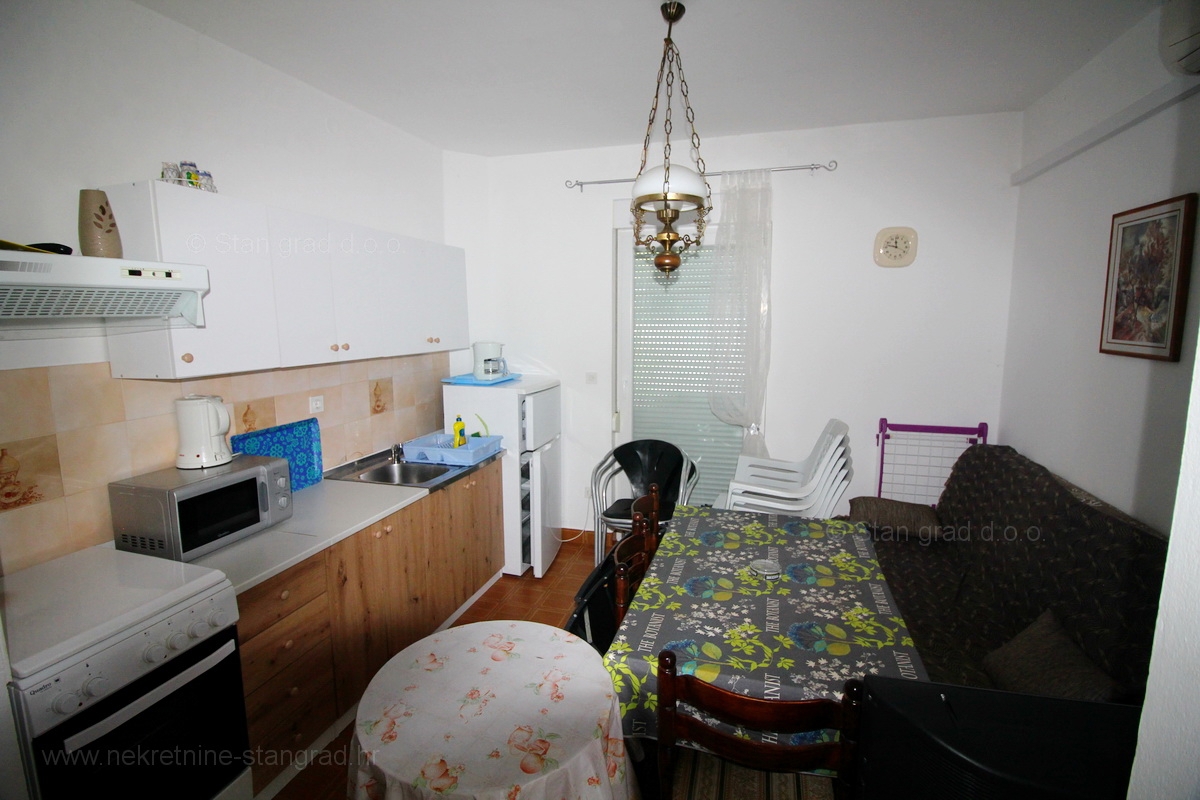 Crikvenica, samostojna hiša s 6 apartmaji v bližini centra in plaže