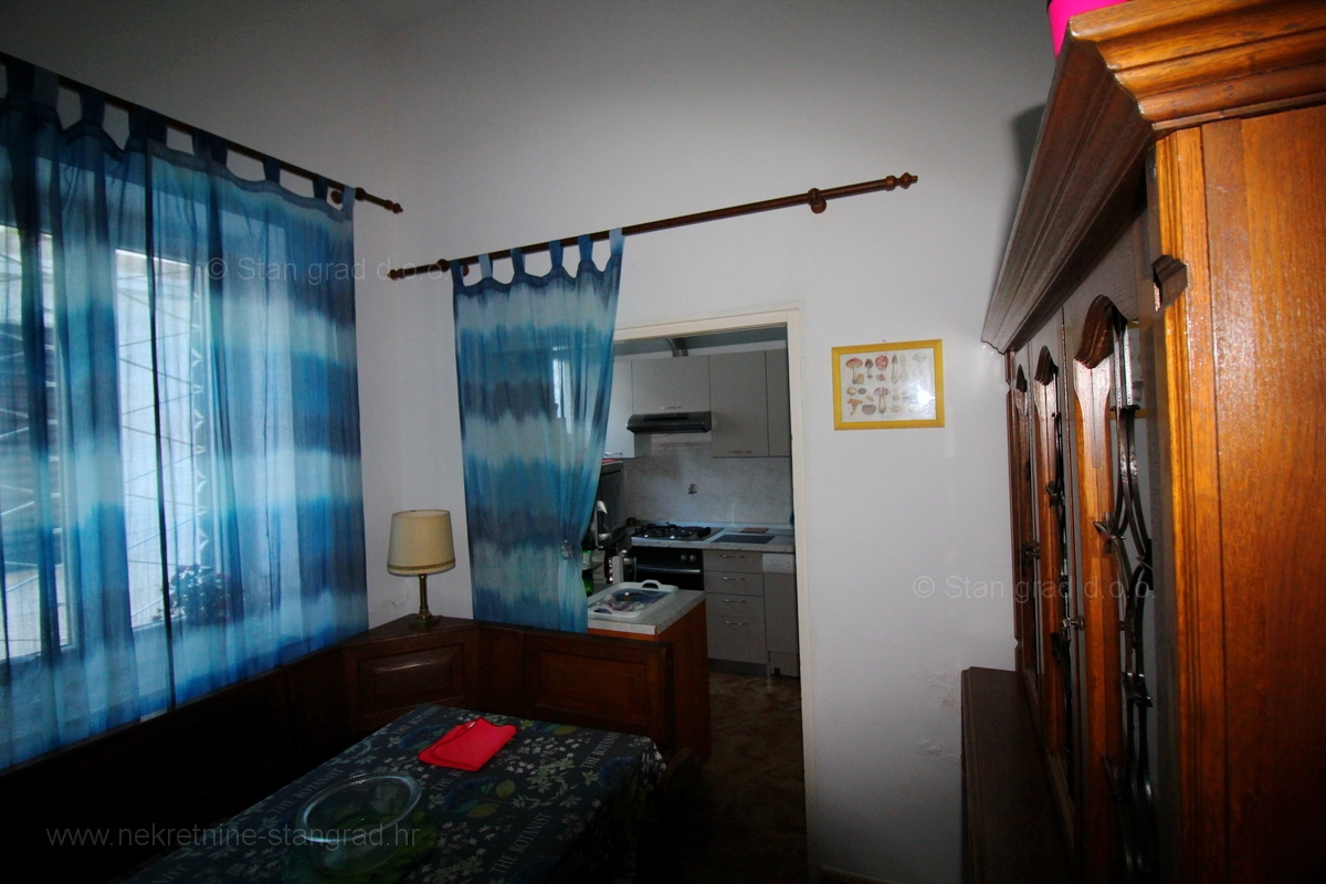 Crikvenica, samostojna hiša s 6 apartmaji v bližini centra in plaže