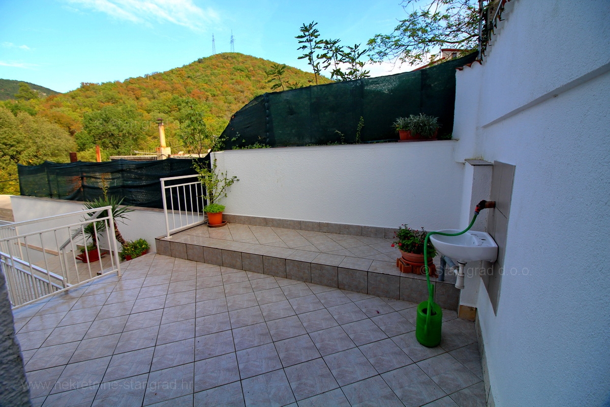 Crikvenica, samostojna hiša s 6 apartmaji v bližini centra in plaže