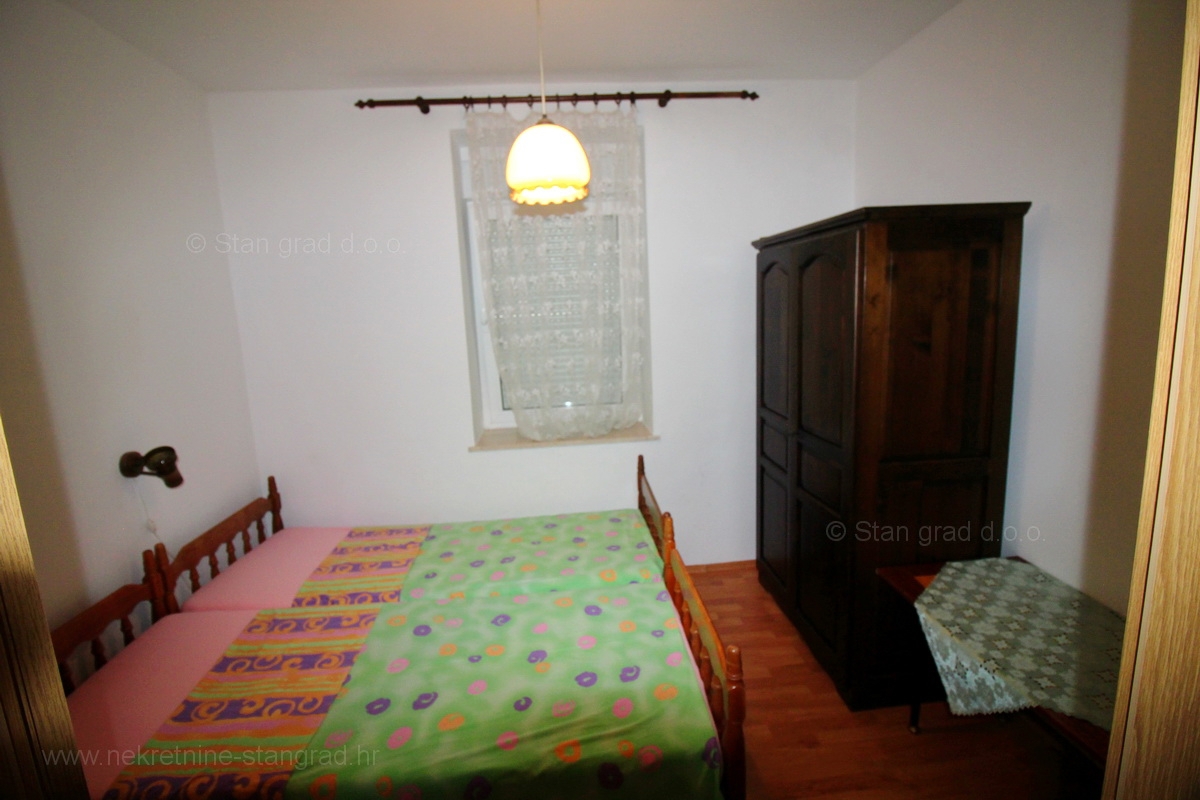 Crikvenica, samostojna hiša s 6 apartmaji v bližini centra in plaže