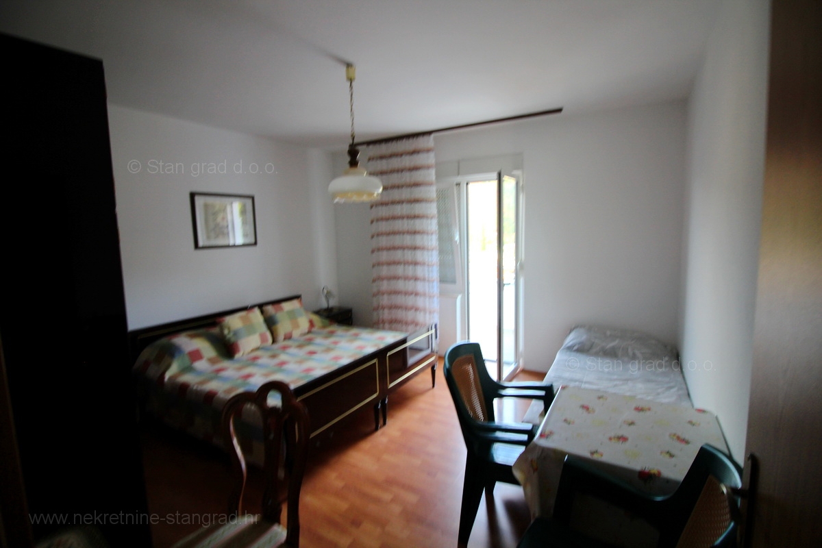 Crikvenica, samostojna hiša s 6 apartmaji v bližini centra in plaže
