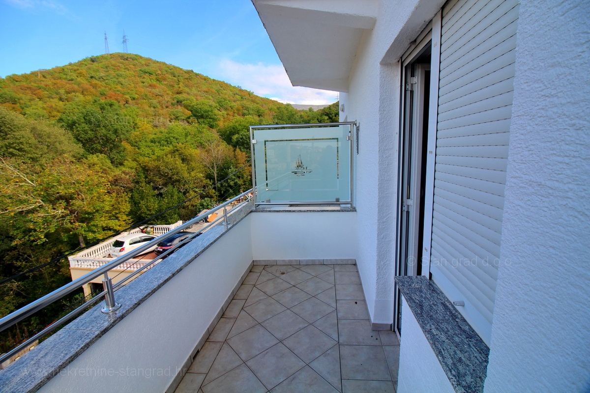 Crikvenica, samostojna hiša s 6 apartmaji v bližini centra in plaže
