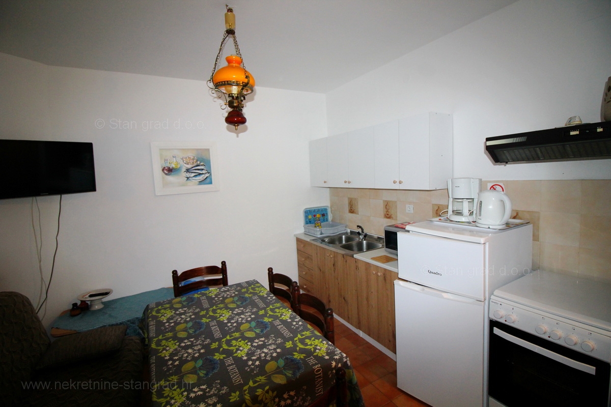 Crikvenica, samostojna hiša s 6 apartmaji v bližini centra in plaže