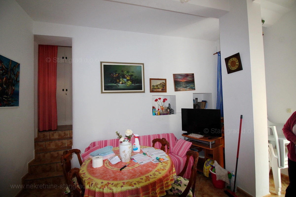 Crikvenica, samostojna hiša s 6 apartmaji v bližini centra in plaže