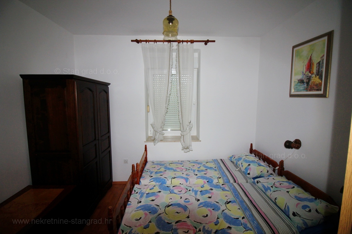 Crikvenica, samostojna hiša s 6 apartmaji v bližini centra in plaže