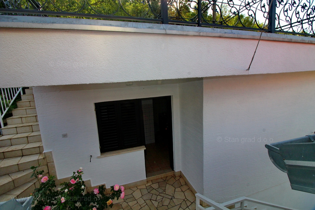 Crikvenica, samostojna hiša s 6 apartmaji v bližini centra in plaže