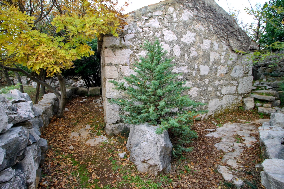 Dobrinj, okolica, prodamo staro kamnito hišo
