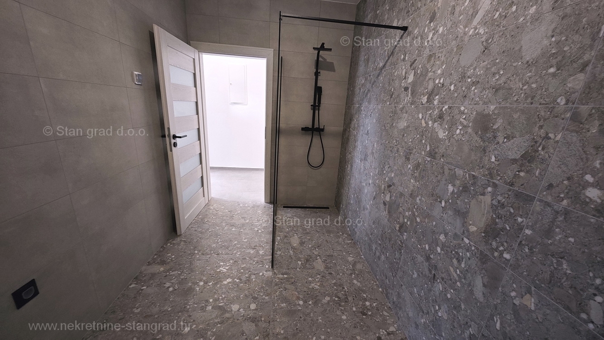 Uvala Soline, novogradnja, dvoetažni apartma z razgledom