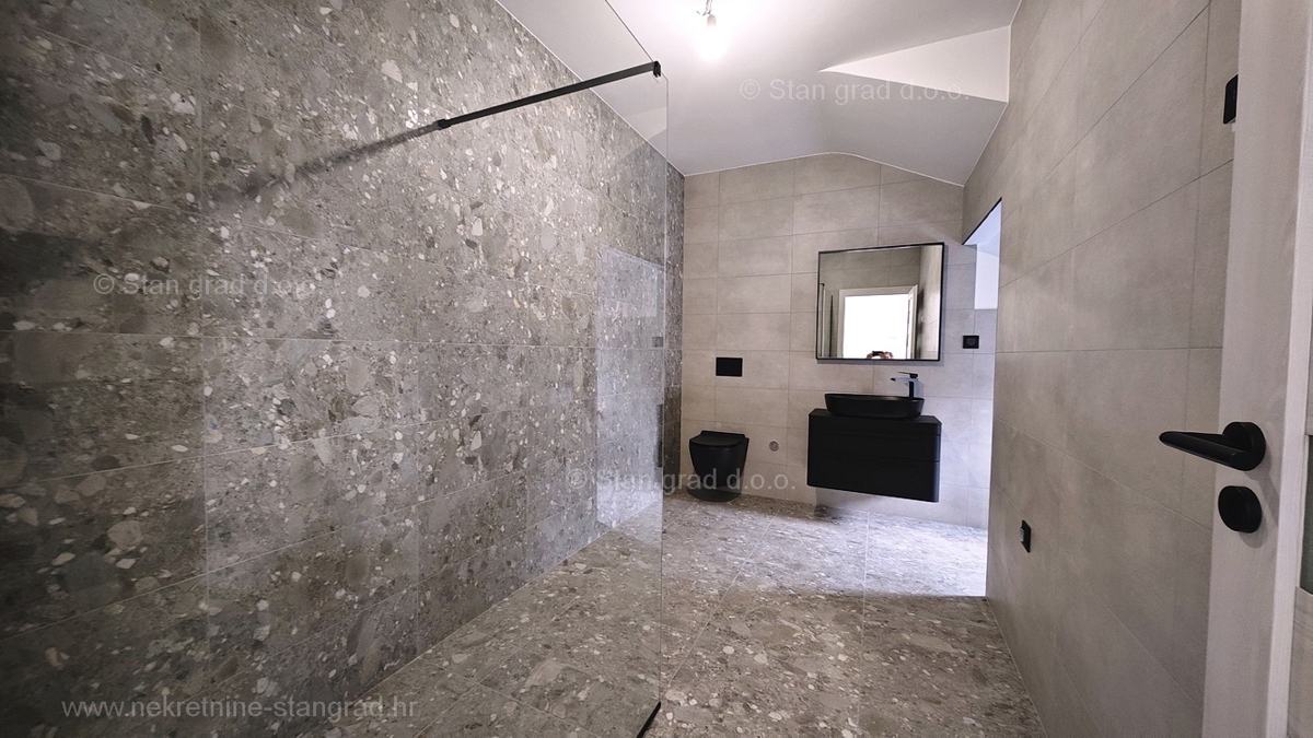 Uvala Soline, novogradnja, dvoetažni apartma z razgledom