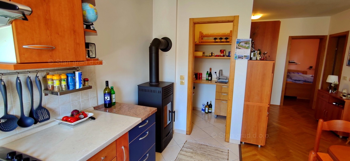 Malinska, apartma v pritličju z vrtom blizu morja!