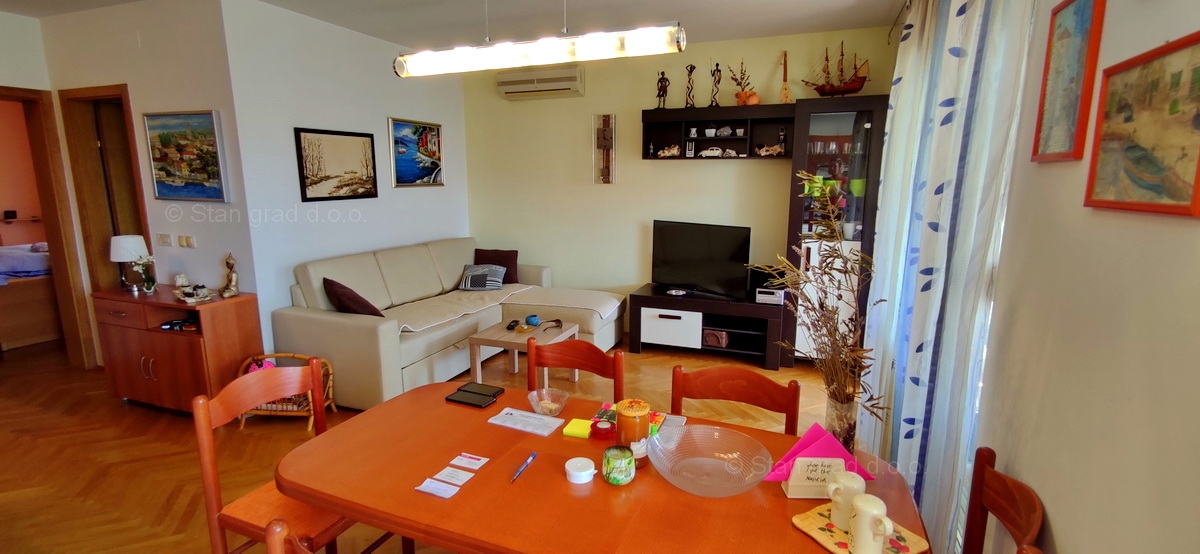 Malinska, apartma v pritličju z vrtom blizu morja!