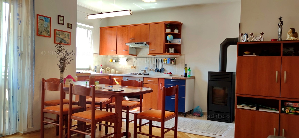 Malinska, apartma v pritličju z vrtom blizu morja!
