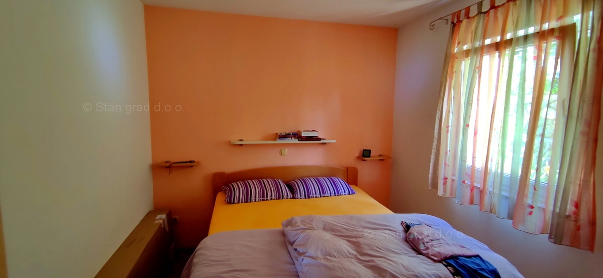 Malinska, apartma v pritličju z vrtom blizu morja!