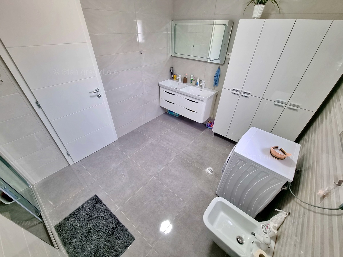 Otok Krk, Malinska, atraktiven penthouse na odlični lokaciji v bližini morja, prodamo!