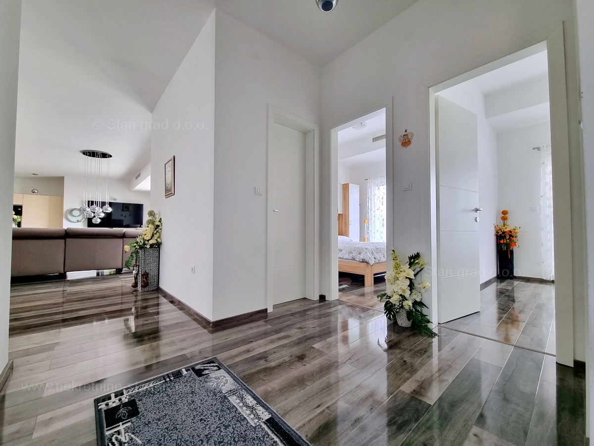 Otok Krk, Malinska, atraktiven penthouse na odlični lokaciji v bližini morja, prodamo!