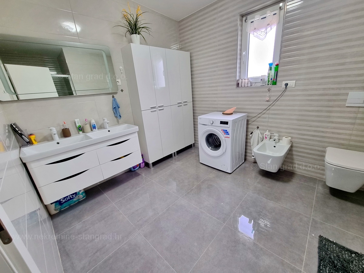 Otok Krk, Malinska, atraktiven penthouse na odlični lokaciji v bližini morja, prodamo!